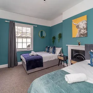 Seafront Three Bedroom House With Court Yard Sleep 8 Guests Brighton