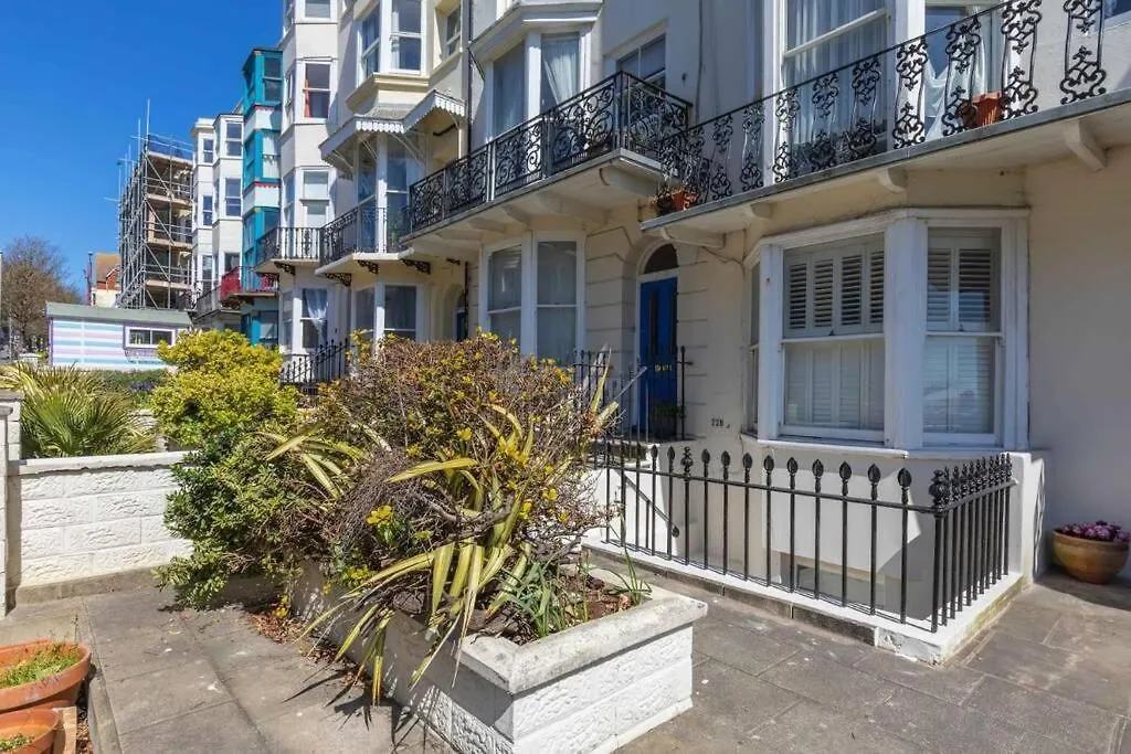 New Seaside Patio - By My Getaways Apartment Brighton